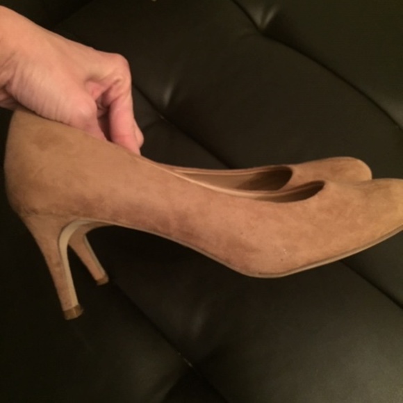 Suede Tan Pumps - size 10 - Picture 3 of 5